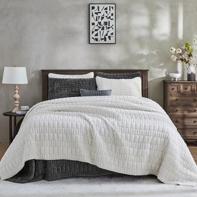 Wonderful Luxurious Faux Fur Quilt Set