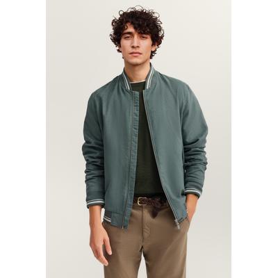 Collegejacke BUGATTI "Regular Fit", Herren, Gr. 54, grün (150, moos), 100% Polyester, unifarben, regular fit, Bündchen, Jacken Collegejacke, wasserabweisend trotz leicht perforiertem Oberstoff