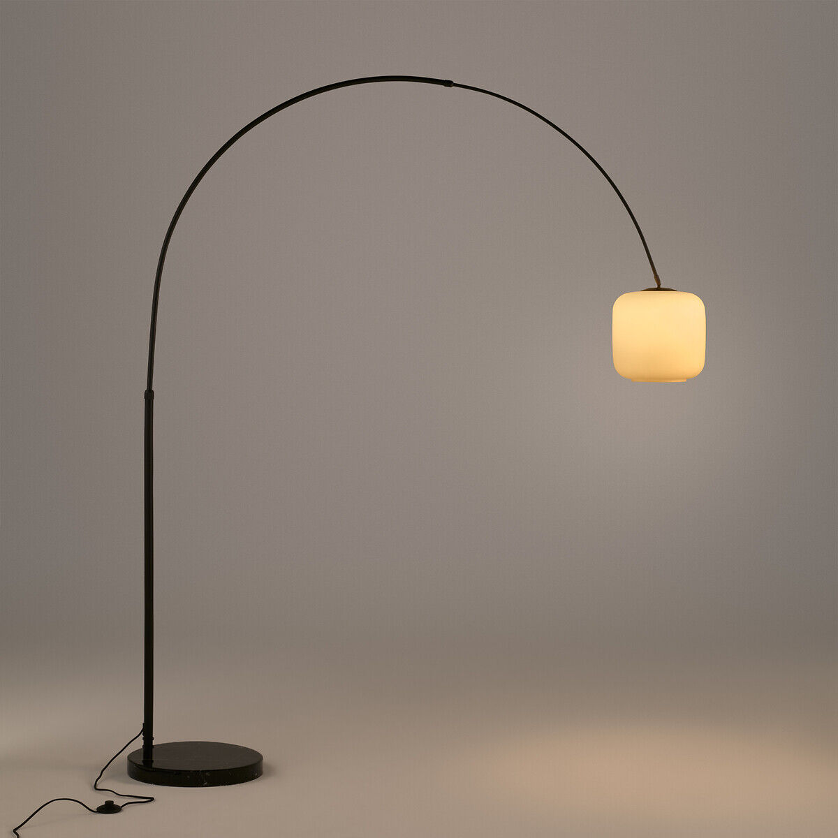AM.PM Lampadaire arc, opaline et marbre, Elita