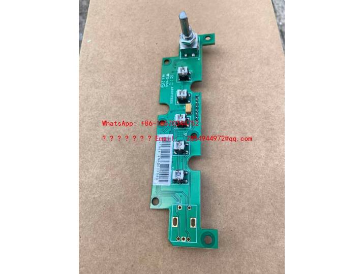 Contrôleur d'accessoires pour grue L selon la carte de circuit imprimé
