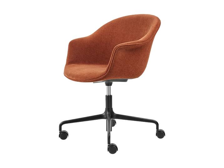 GUBI Chaise de bureau rembourée Bat Meeting Chair Belsuede special dedar 133-supports noirs