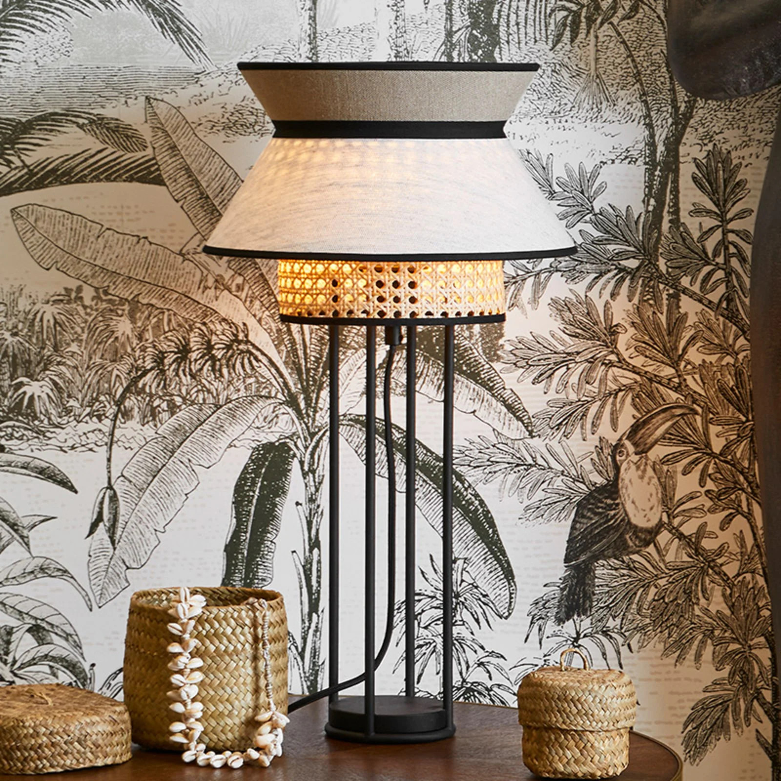 Singapour DBL tafellamp nude van MARKET SET met stoffen lampenkap