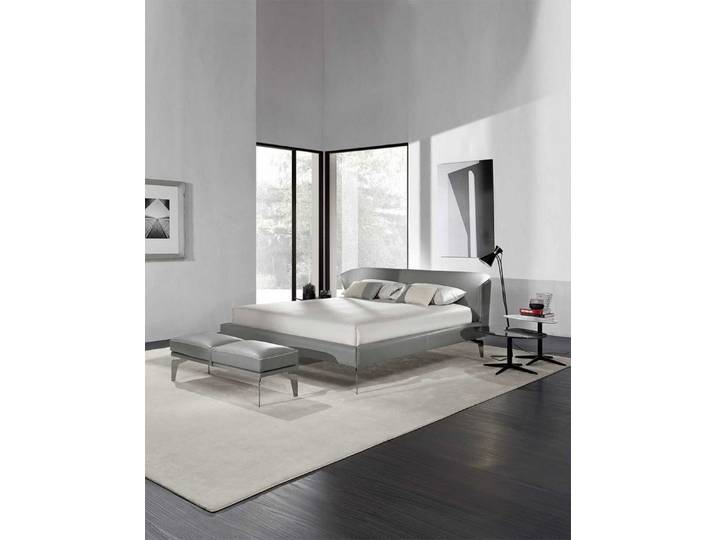 JVmoebel Bett Italienisches Bett in Grau mit Edelstahlfüßen und Kunstlederbezug (1-tlg), Made in Europa