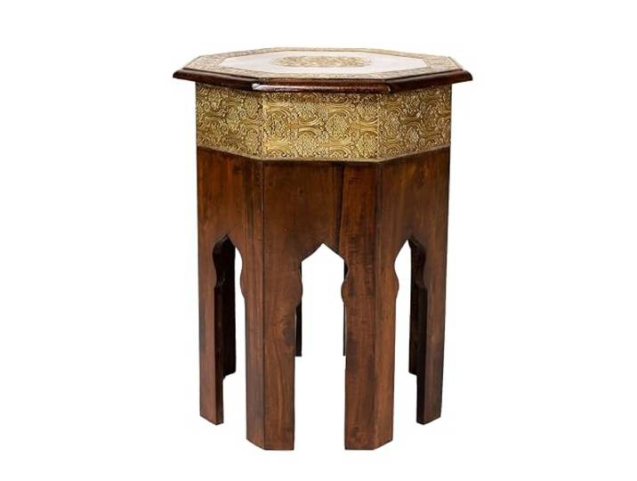 Beistelltisch Oriental 38 × 38 cm, 52 cm hoch – aus Holz und Messing Elegante und moderne Elemente verbinden sich mit orientalischem Messingdekor. Für Oriental werden Holz und Messing verwendet.