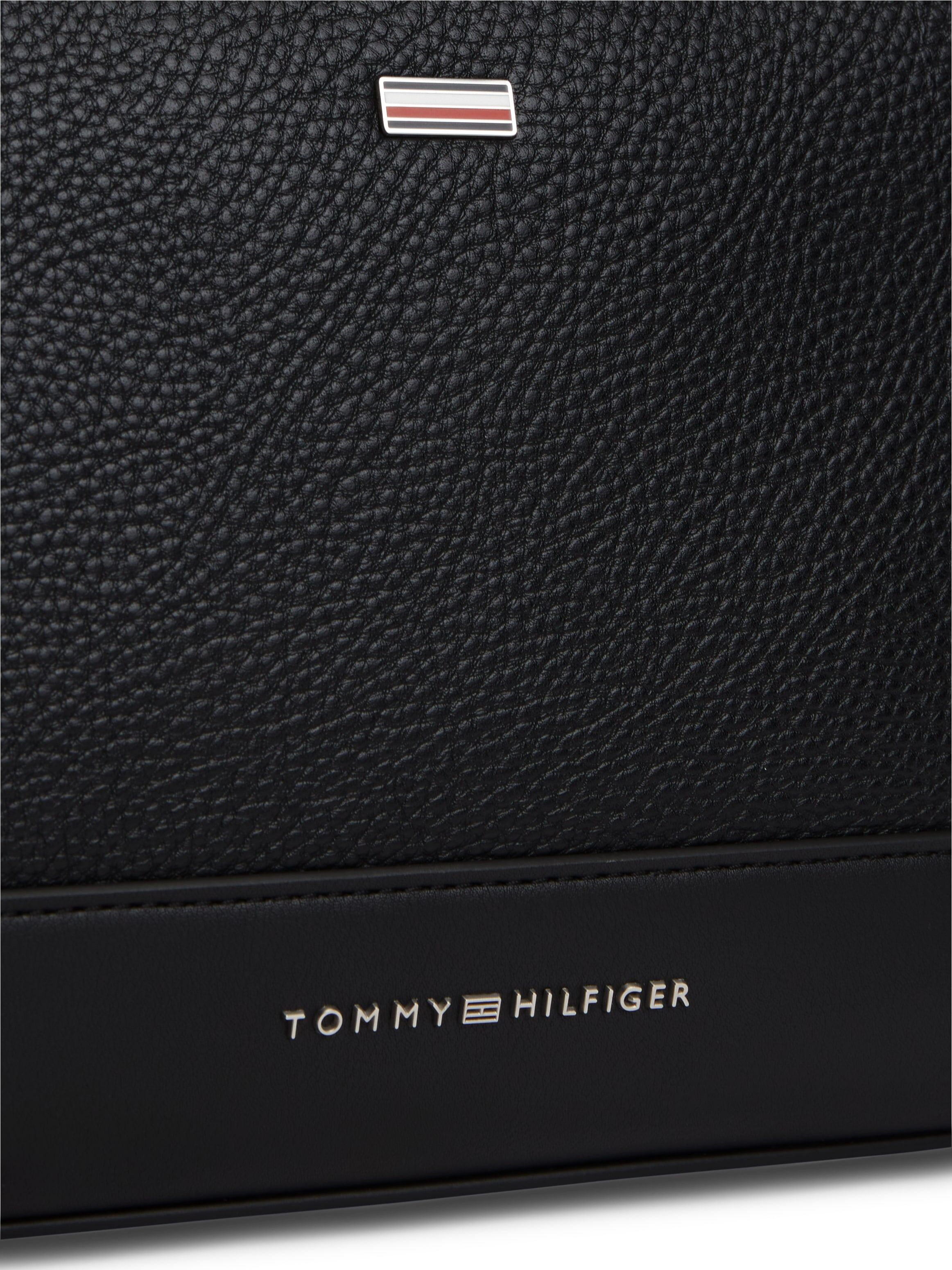 Kulturbeutel TOMMY HILFIGER "TH CENTRAL POUCH", Gr. B/H/T: 23,5cm x 16,5cm x 6cm, schwarz, Lederimitat, Taschen Kulturbeutel, Unisex Waschbeutel, Kulturtasche mit Logoschriftzug