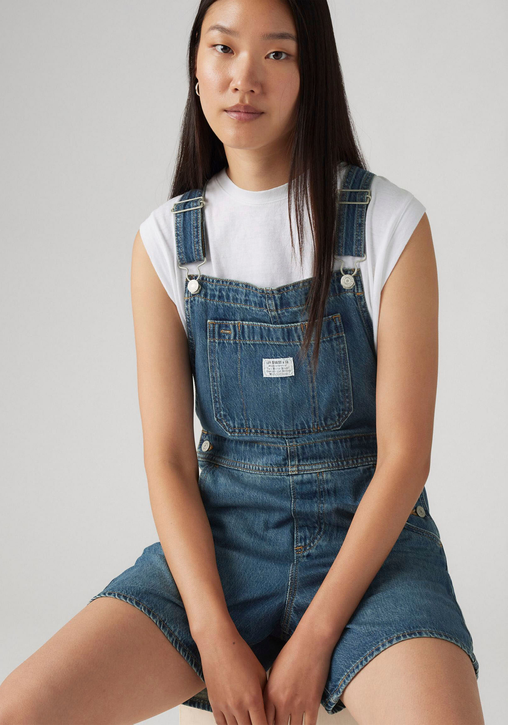 Latzhose LEVI'S "UTILITY SHORTALL", Damen, Gr. L (40), N-Gr, blau (anniversary party sh), Web, Obermaterial: 100% Baumwolle, unifarben, relaxed fit ca. Mitte Oberschenkel, Hosen Latzhose, Sommerhose im Five-Pocket Style anniversary party sh L (40), N-Gr