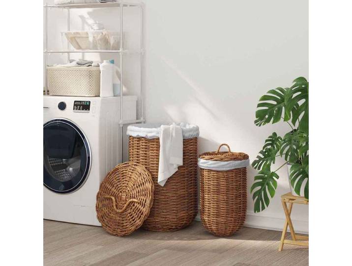 Panier à linge couvert doublé de tissus. Un panier cylindrique en rotin, élégant et pratique, au design rustique.