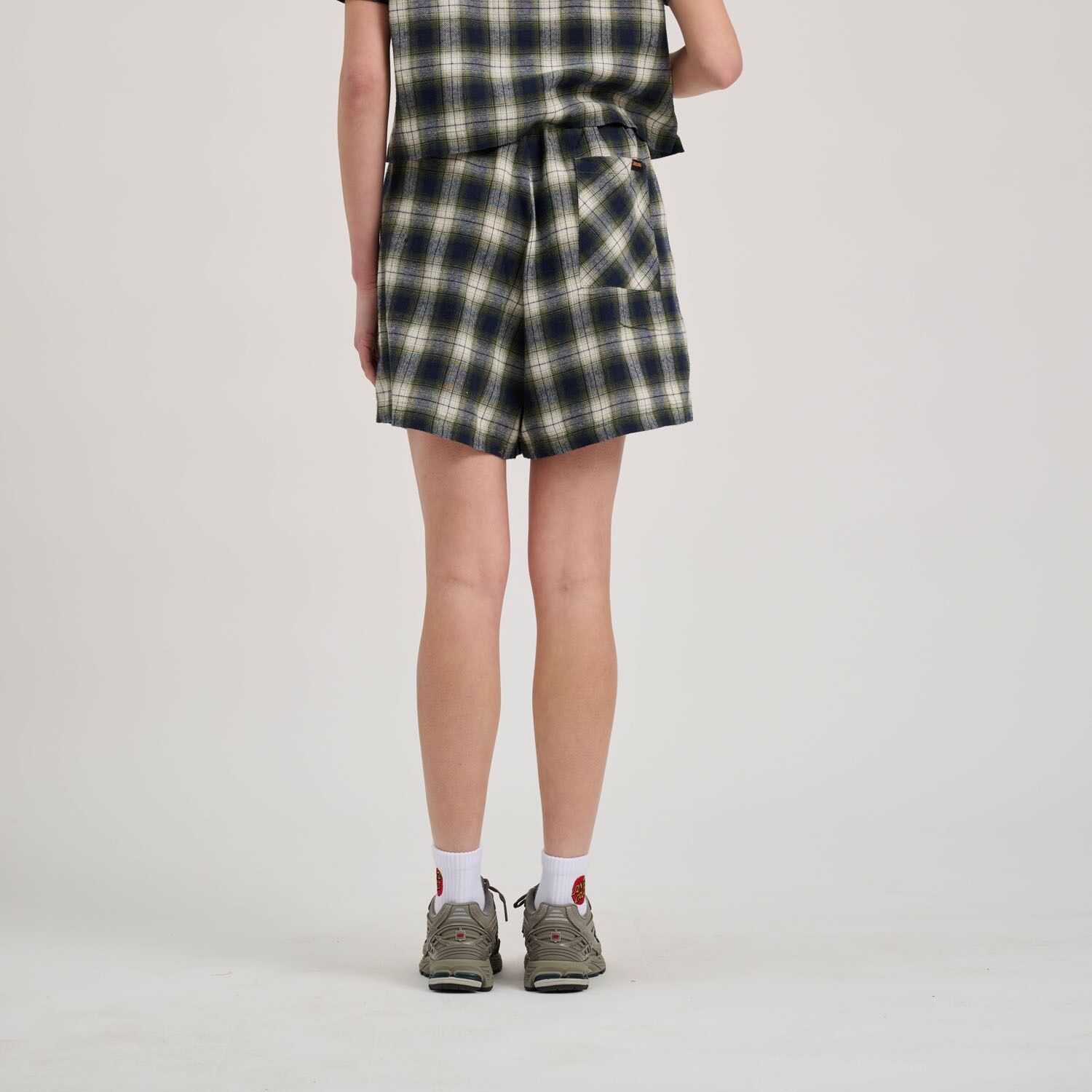Shorts SANTA CRUZ "CLASSIC CHECK SHORTS", Damen, Gr. S (8), N-Gr, grün (navy, grün check), Obermaterial: 100% Baumwolle, Hosen Shorts, sportlicher Stil, für den Alltag, aus Baumwolle, für Erwachsene navy, grün check S (8), N-Gr