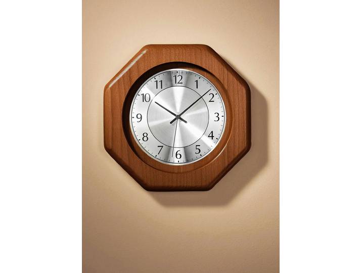 Wanduhr mit Funkwerk, Nussbaum