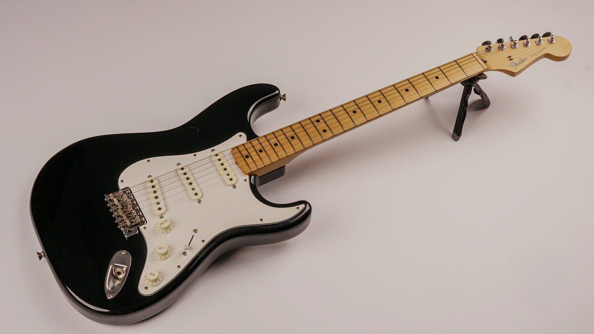 Fender Japan ST-43 Stratocaster 1993-1994 svart   svart