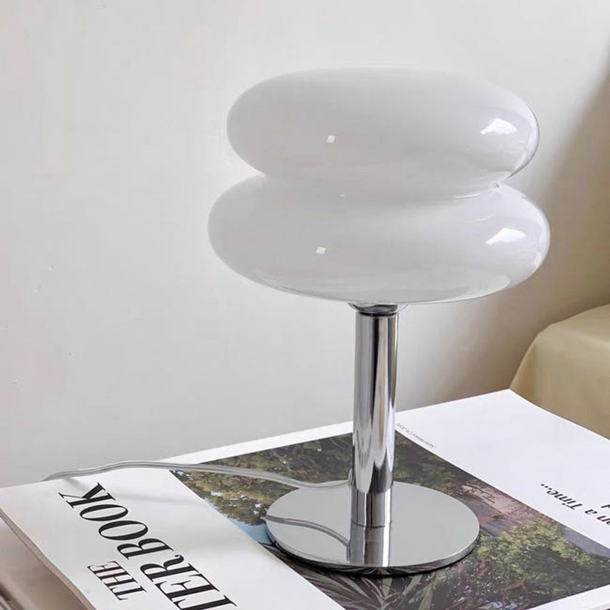 Dimbare LED-bureaulamp met retro glazen sfeerverlichting en USB-aansluiting, wit/zilver