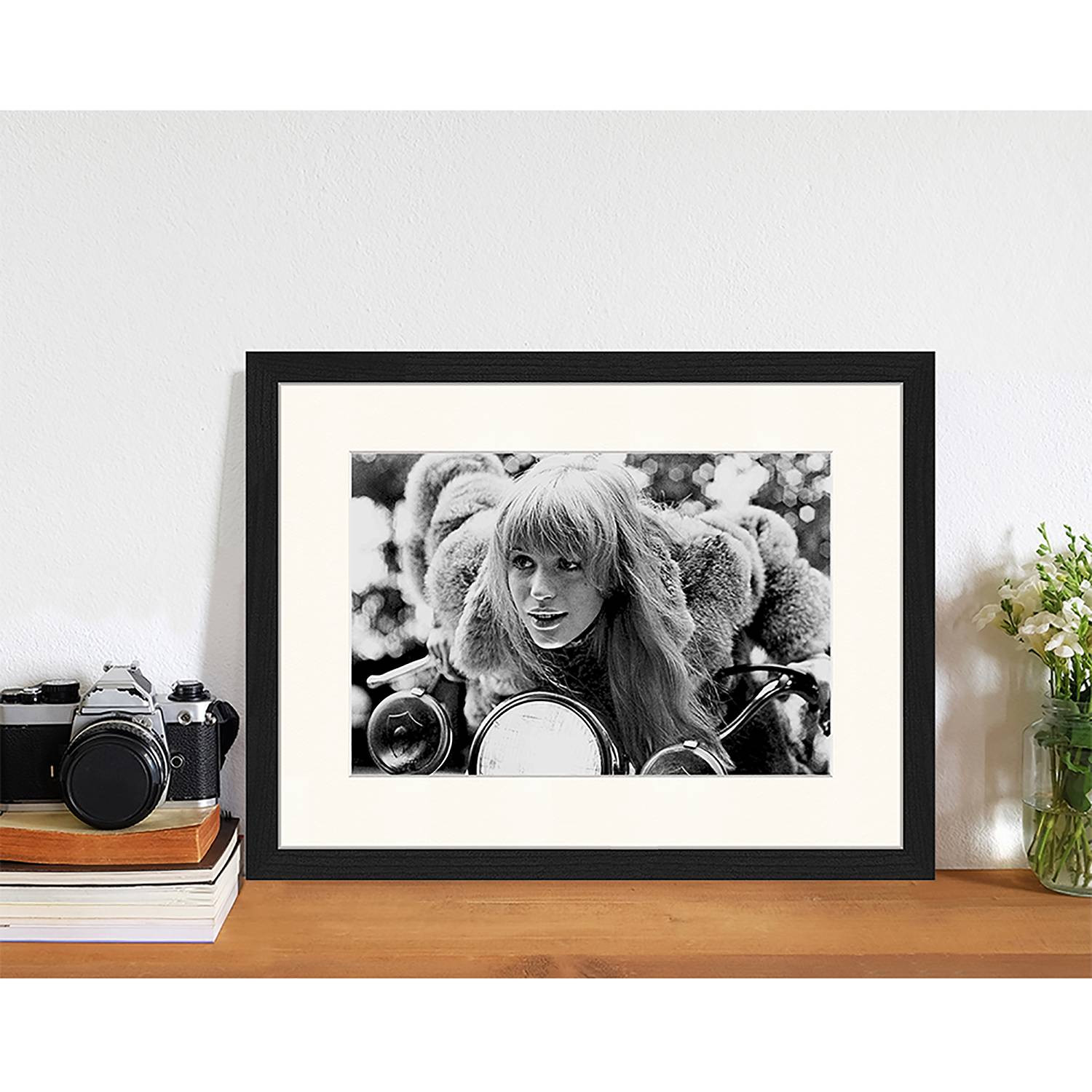 home24 Marianne Faithful Frame van gelakt massief beukenhout met zwart passe-partout, 43 x 33 cm