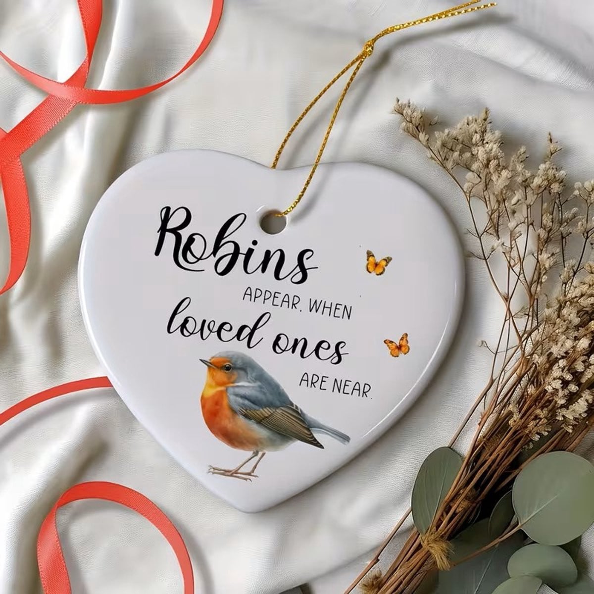 Hartvormige hanger met roodborstje voor binnendecoratie