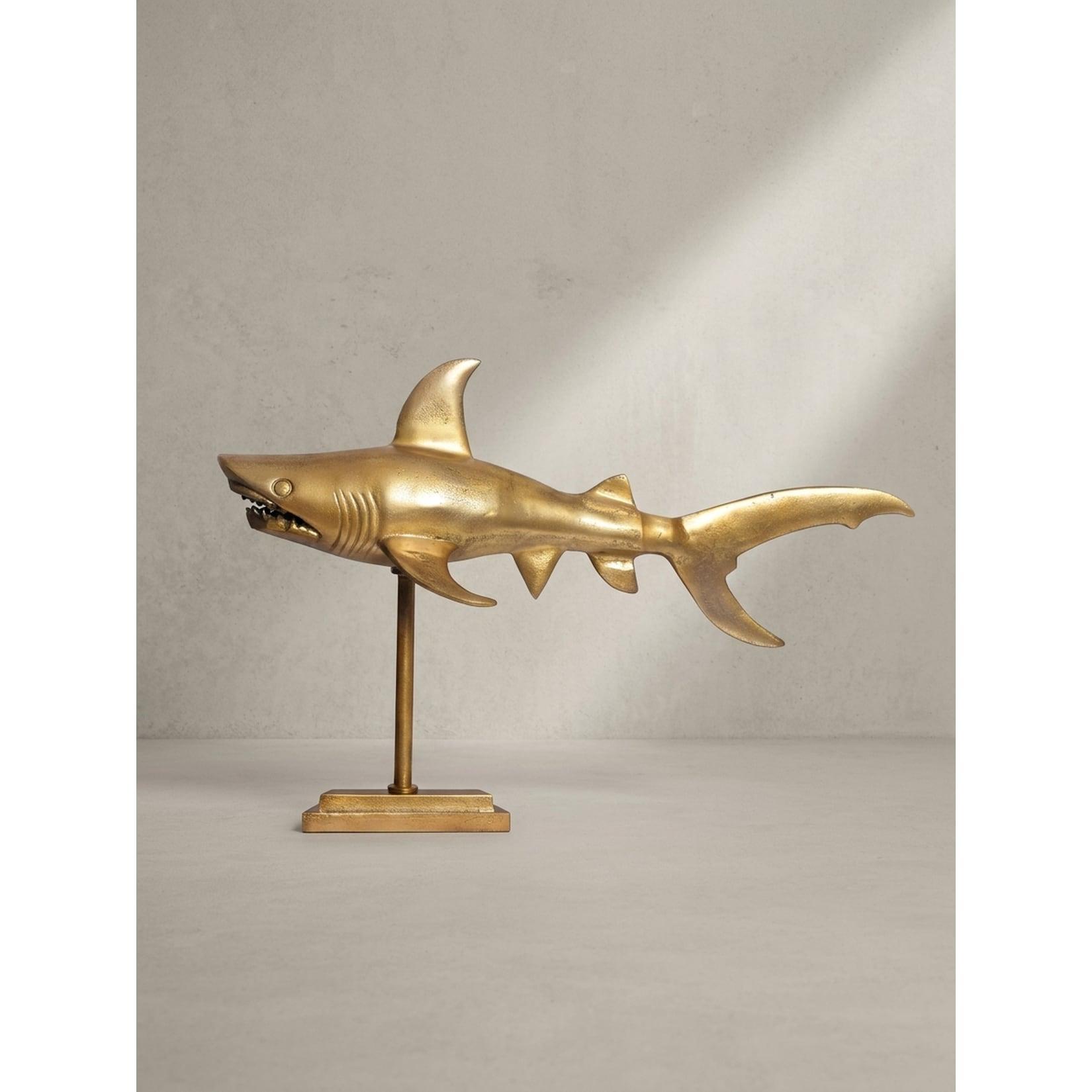 Dekofigur Hai Aluminium 70 cm mit Sockel im maritimen Stil, Gold 70x27x49 cm