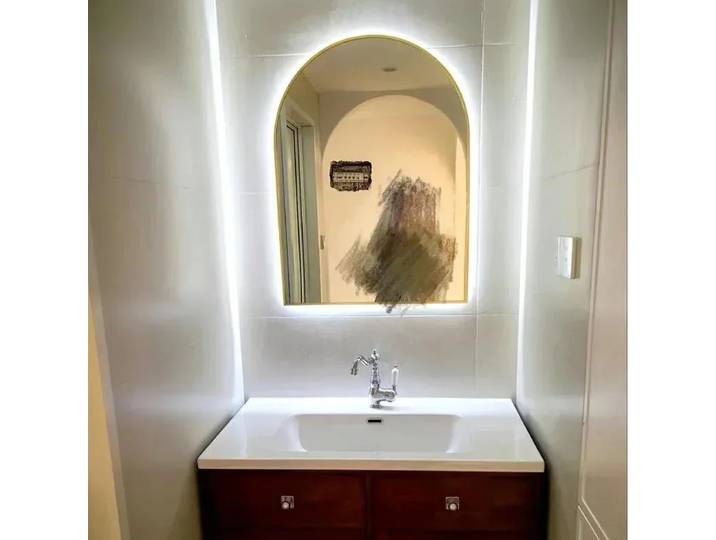 Meuble de salle de bain avec tiroirs, étagère de rangement, lavabo, colonne de rangement, tiroir moderne, rangement ergonomique, tendance, meuble paresseux