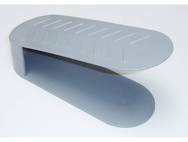 Schuhregal RUCO (Schuhstapler) , silber (silberfarben), B:10cm H:12,5cm T:25,5cm, Kunststoff, Regale, Schuhregal, Kunststoff, schafft Platz und Ordnung