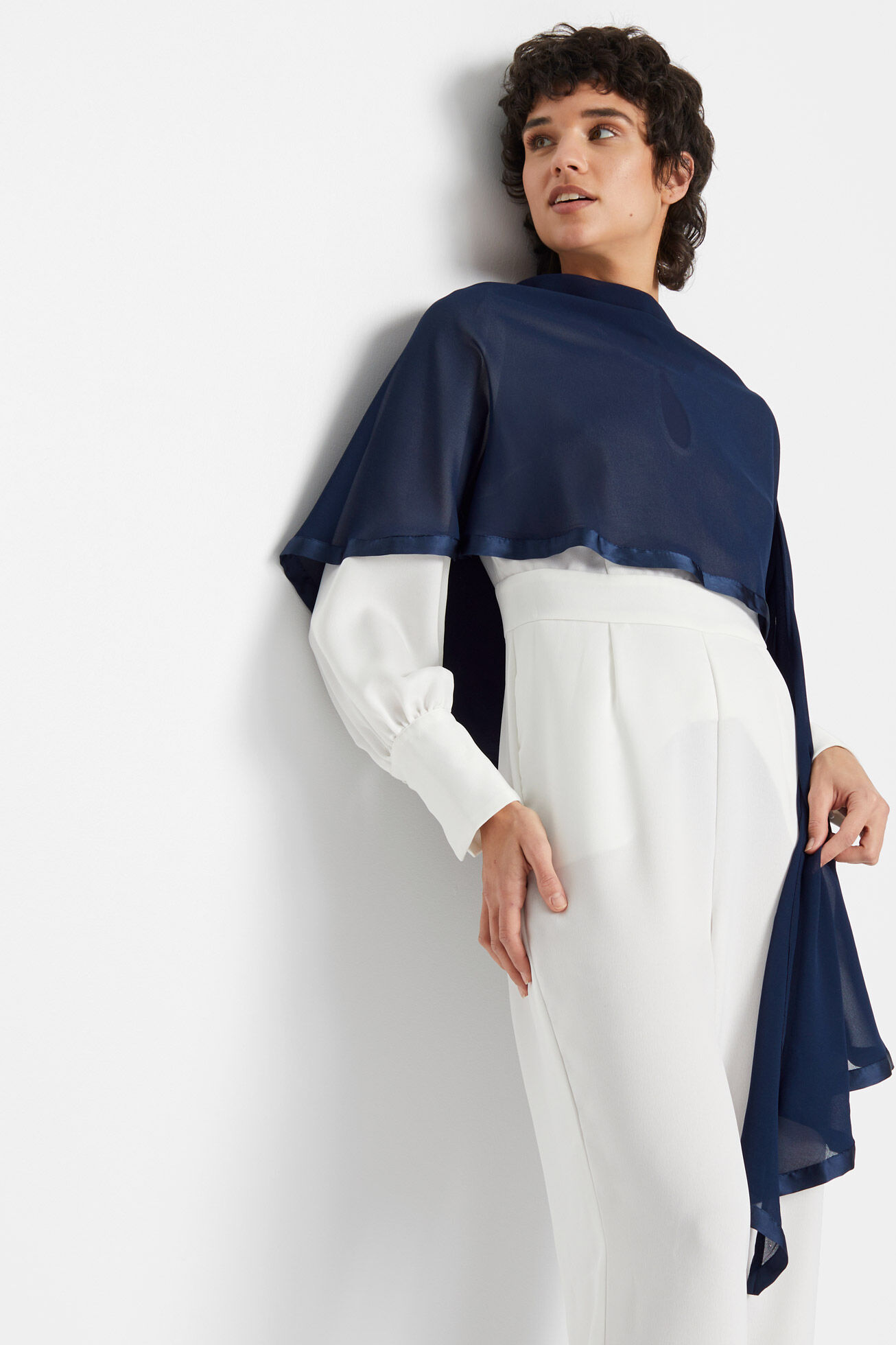 Schal BONPRIX "Poncho-Schal", Damen, blau (dunkelblau), Web, Kunstfaser, Modetücher Schal, leicht durchscheinend, lässiger Überwurf, Poncho-Schal, Stola