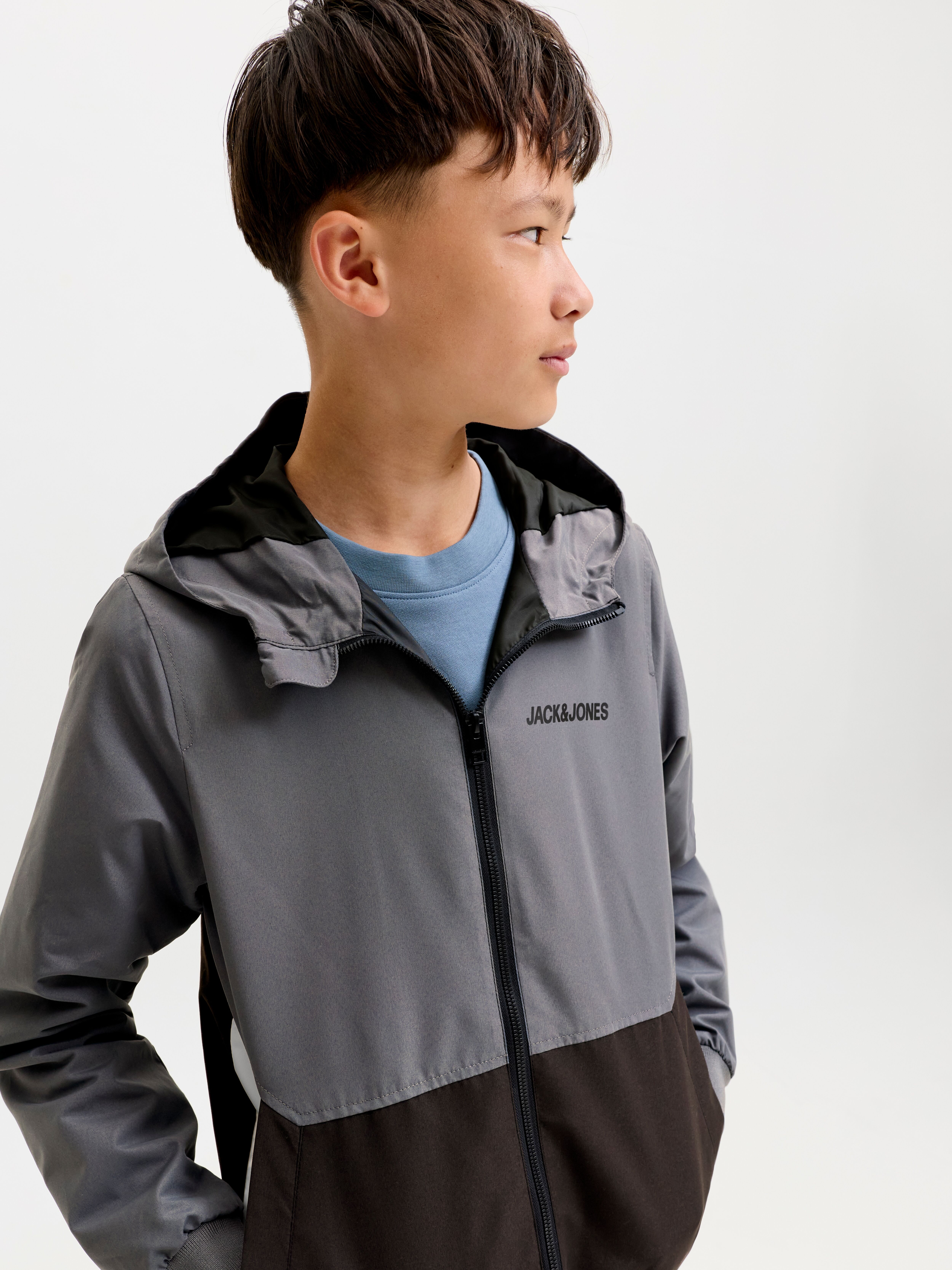 Outdoorjacke JACK & JONES JUNIOR "JJERUSH wasserabweisend, mit Kapuze, mattes Finish", Kinder, Gr. 176, grau (turbulence detail:schwarz, weiß blocking), Web, Obermaterial: 100% Polyester, normal normal, Bündchen, Jacken Outdoorjacke, Polyester, regular fi