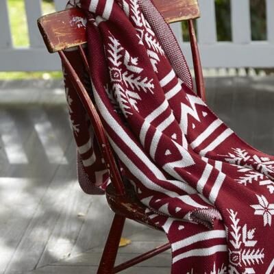 In2Green Northern Heritage Knit Throw Red