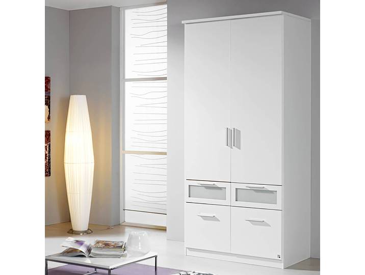 Bochum kast De Bochum kast met deuren-opbergcombinatie heeft de ultieme pasvorm voor elke slaapkamer door de subtiele mix van hout en glas. Door de verschillende materialen past Bochum harmonisch in jouw slaapkamer. De Duitse stad Bochum is een degelijke stad. De stad richt zich voornamelijk op dienstverlening. De gelijknamige kast stelt zich ook graag dienstbaar op. Hij wil graag aan jouw wensen voldoen. Als traditioneel Duits bedrijf profileert Rauch zich door modern design, dat zich voornamelijk op een jong publiek richt: 'made in Germany'.
