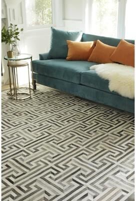 EXQUISITE RUGS Natural Hide Hand-stitched Leather Hide Grey/Ivory Area Rug.