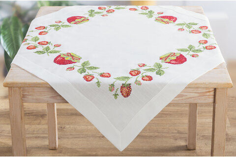 Stickmitteldecke "Erdbeeren"