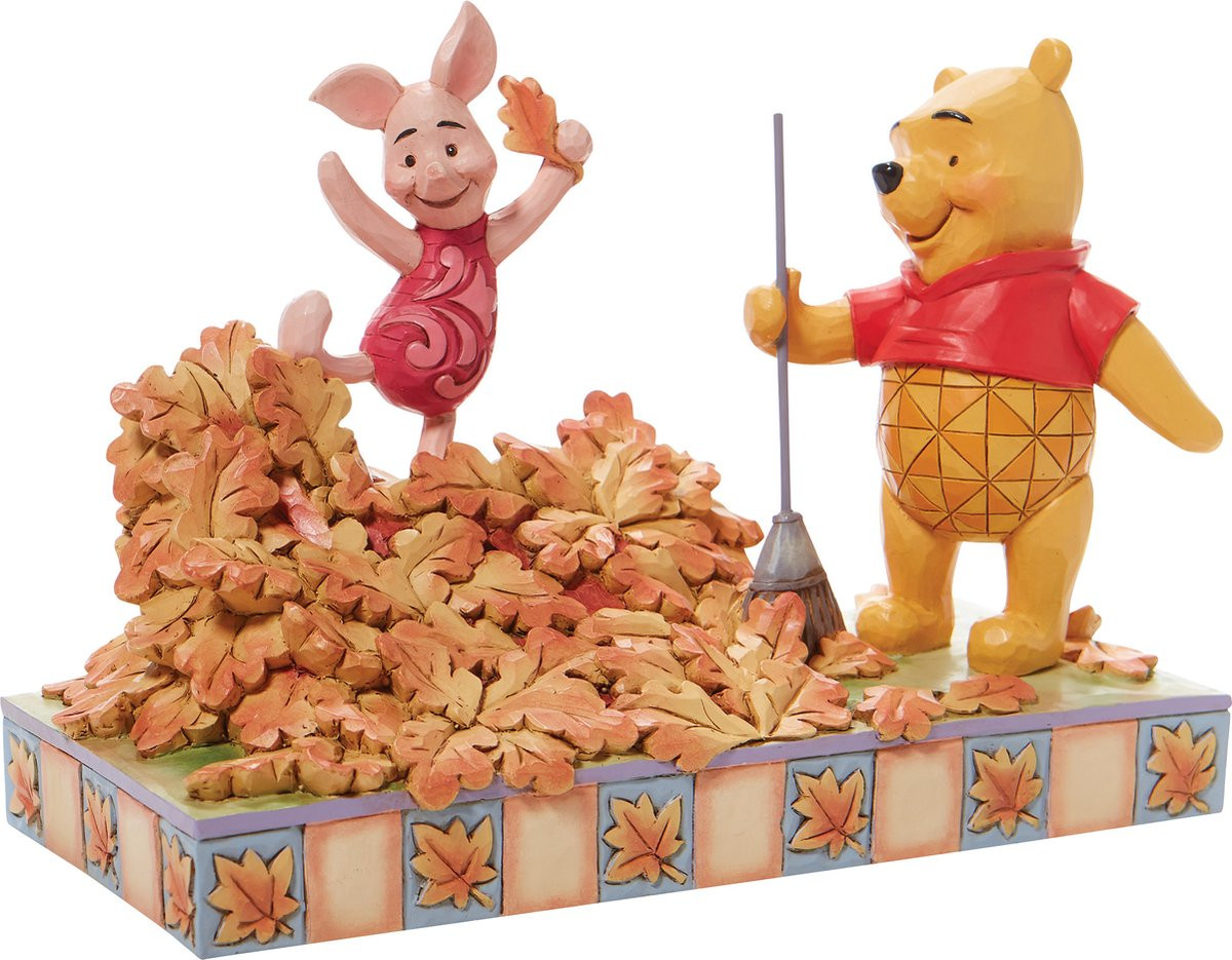 Disney Traditions Winnie the Pooh en Knorretje Jumping into Fall beeldje, 14 cm