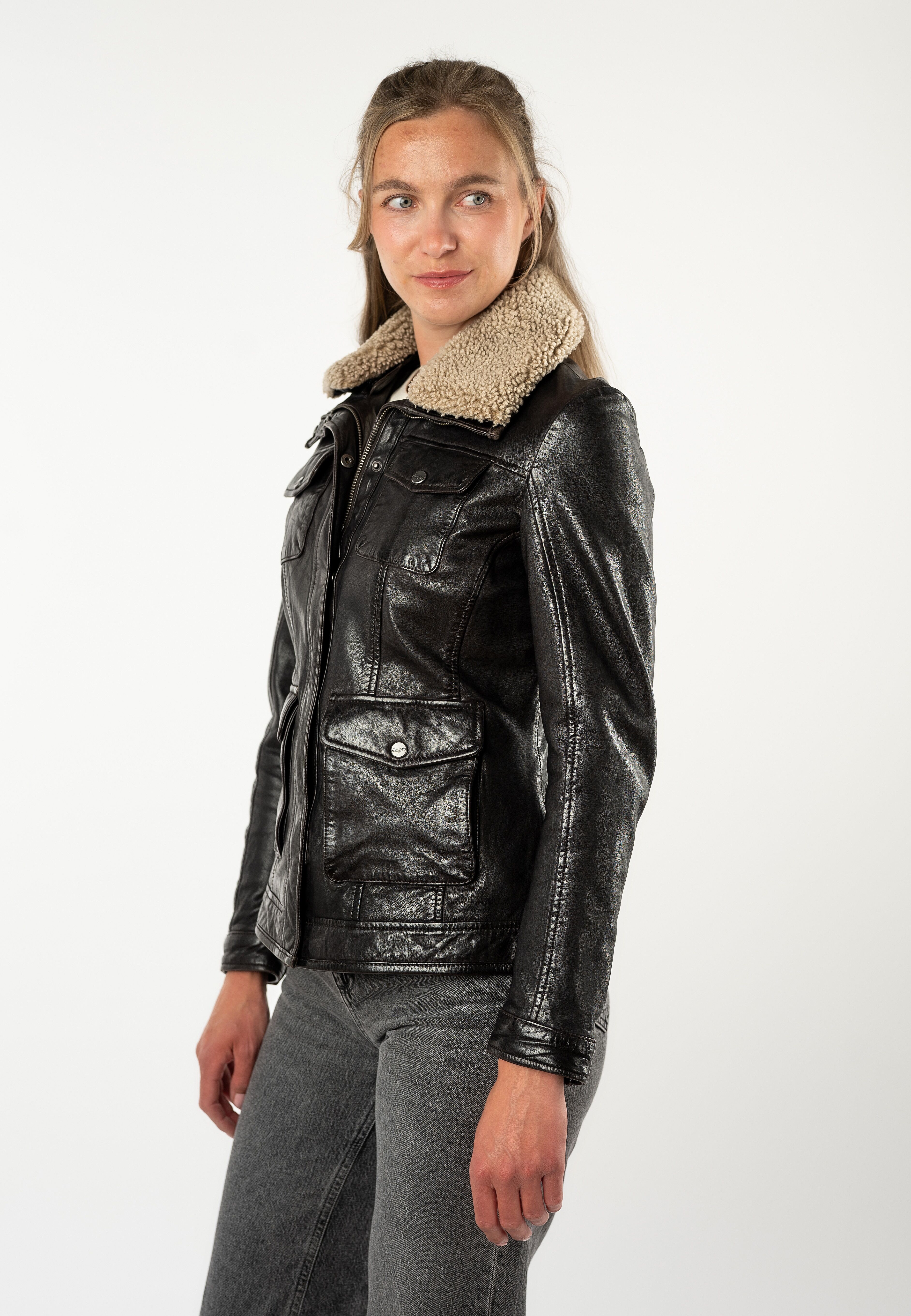 Lederjacke MAURITIUS "MWBriselle", Damen, Gr. S (36), braun (schwarz braun), Fellimitat: 100% Polyester. Obermaterial: 100% Schafsleder. Futter: 100% Polyester. Ärmelfutter: 100% Polyester, unifarben, regular fit hüftbedeckend, mit Druckknopf, Jacken Lede
