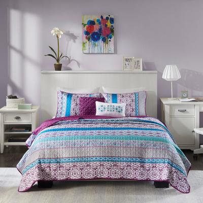 Intelligent Design Joni Reversible Quilt Set with Throw Pillows