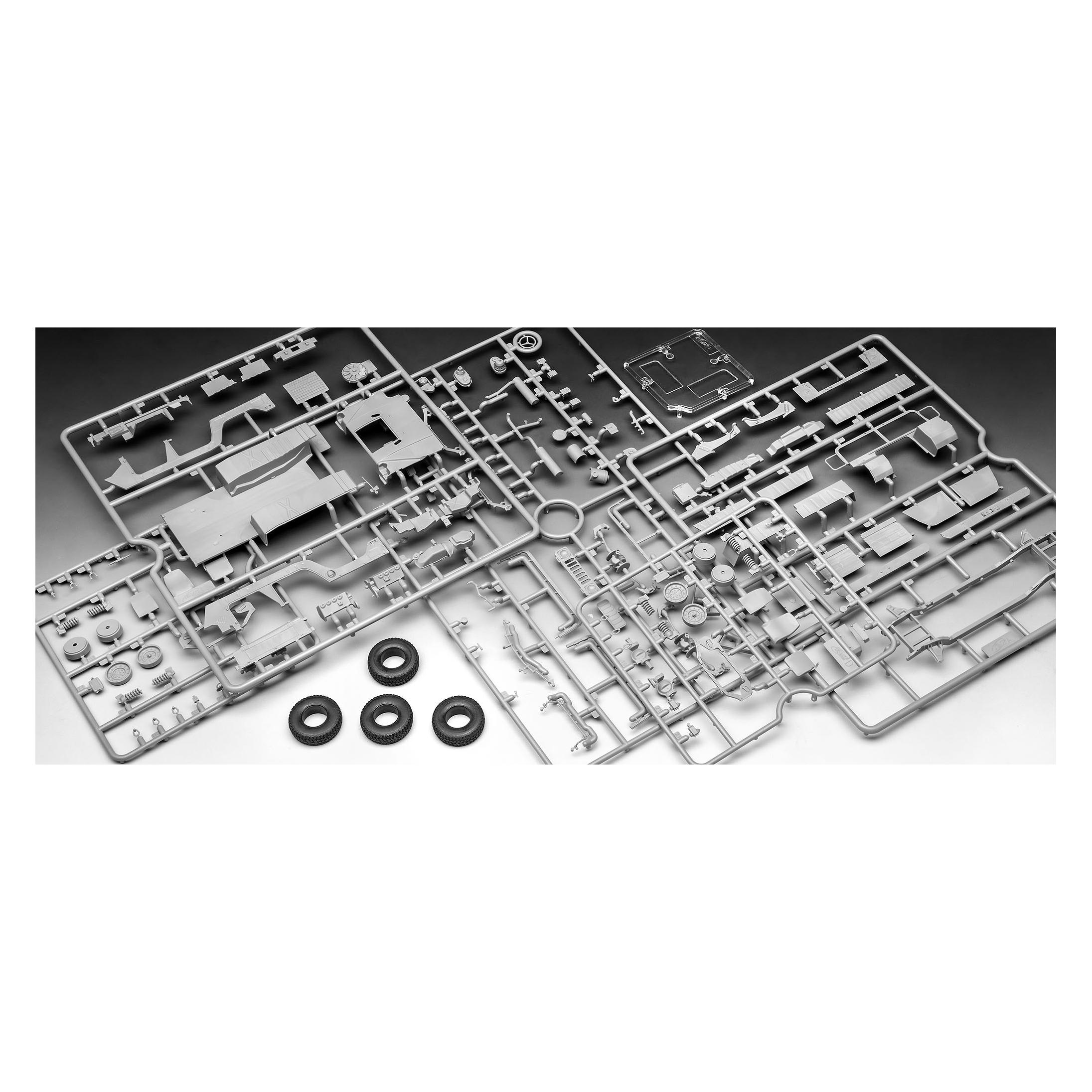 Revell Model Set HMMWV M1097A2 (63366)