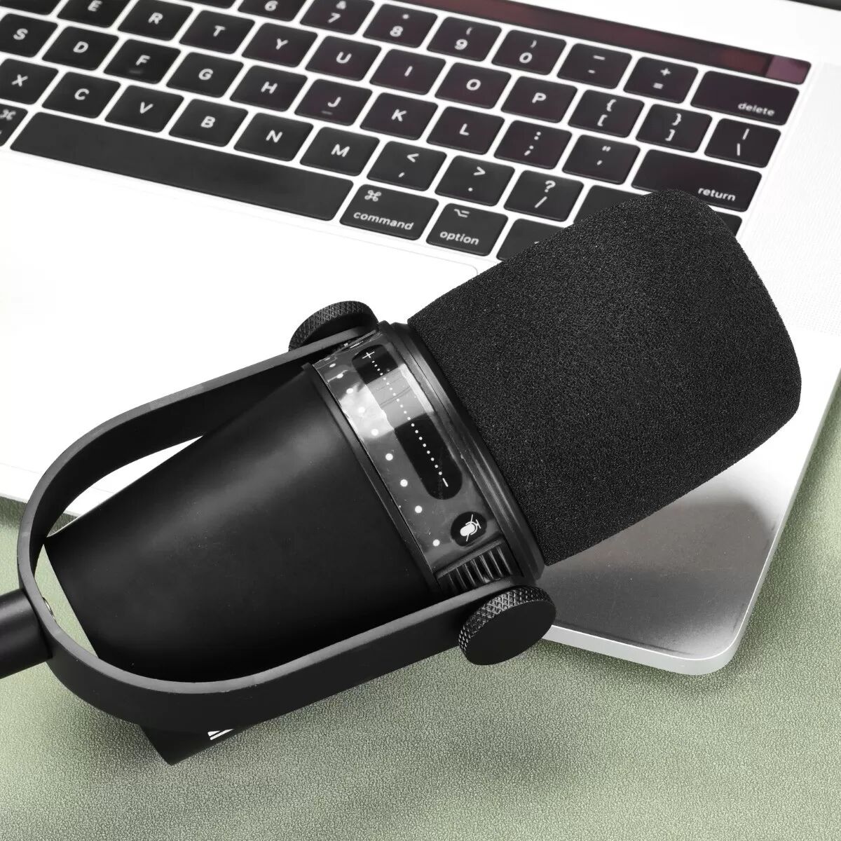 INF Schwarzer Schaumstoff-Windschutz Pop-Filter kompatibel mit Shure MV7 und MV7X - Mikrofon-Schwamm-Abdeckung
