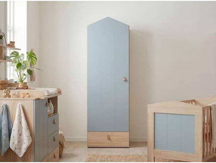 Arthur Berndt Kinderkleiderschrank mit Soft-Close Türdämpfung – Geräumiger Babyzimmer Schrank mit Kleiderstange & Einlegeböden – Sicherer Schrank für das Kinderzimmer Roofy
