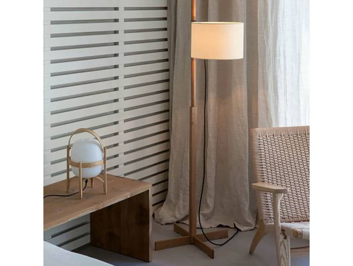 TMM Stehleuchte Oak/White - Santa & Cole - Wohnzimmer - Holz