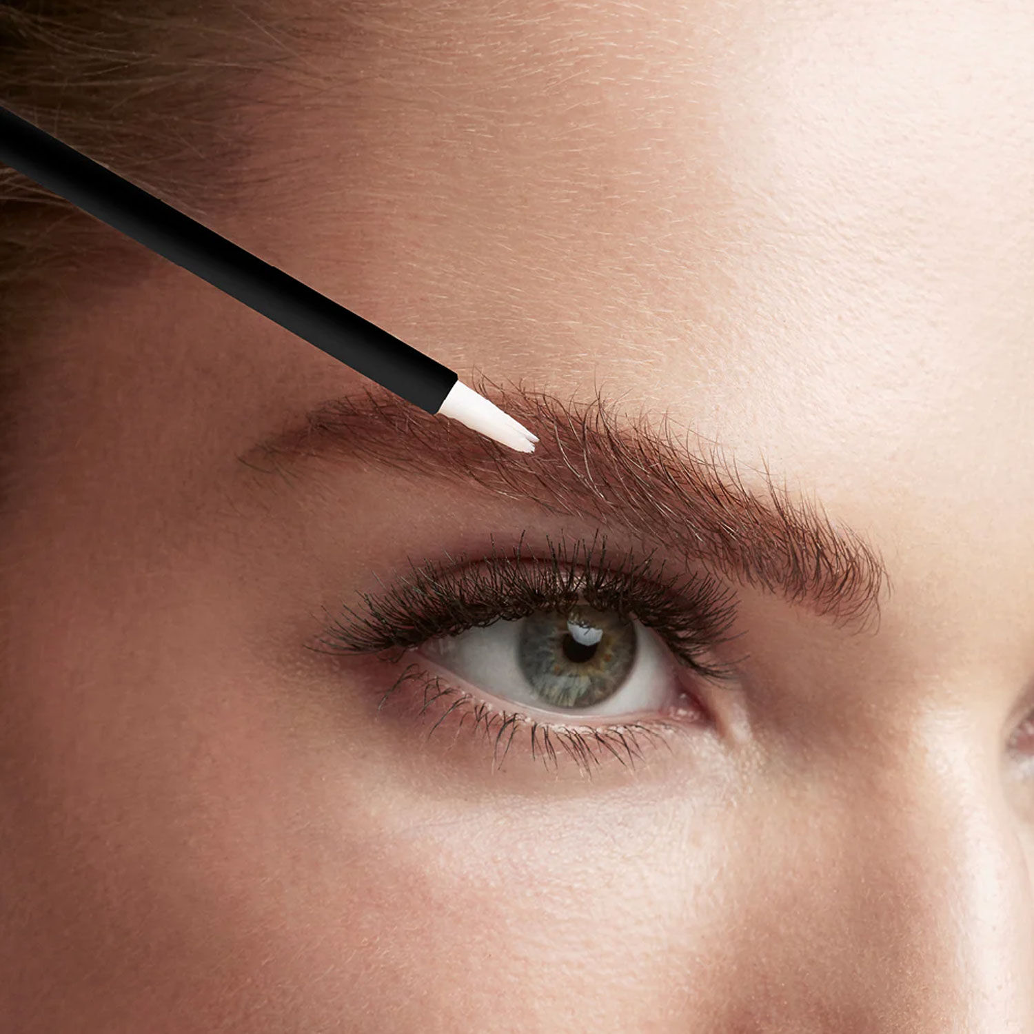 M2 Beauté M2 BEAUTE Eyebrow Renewing Serum 4ml