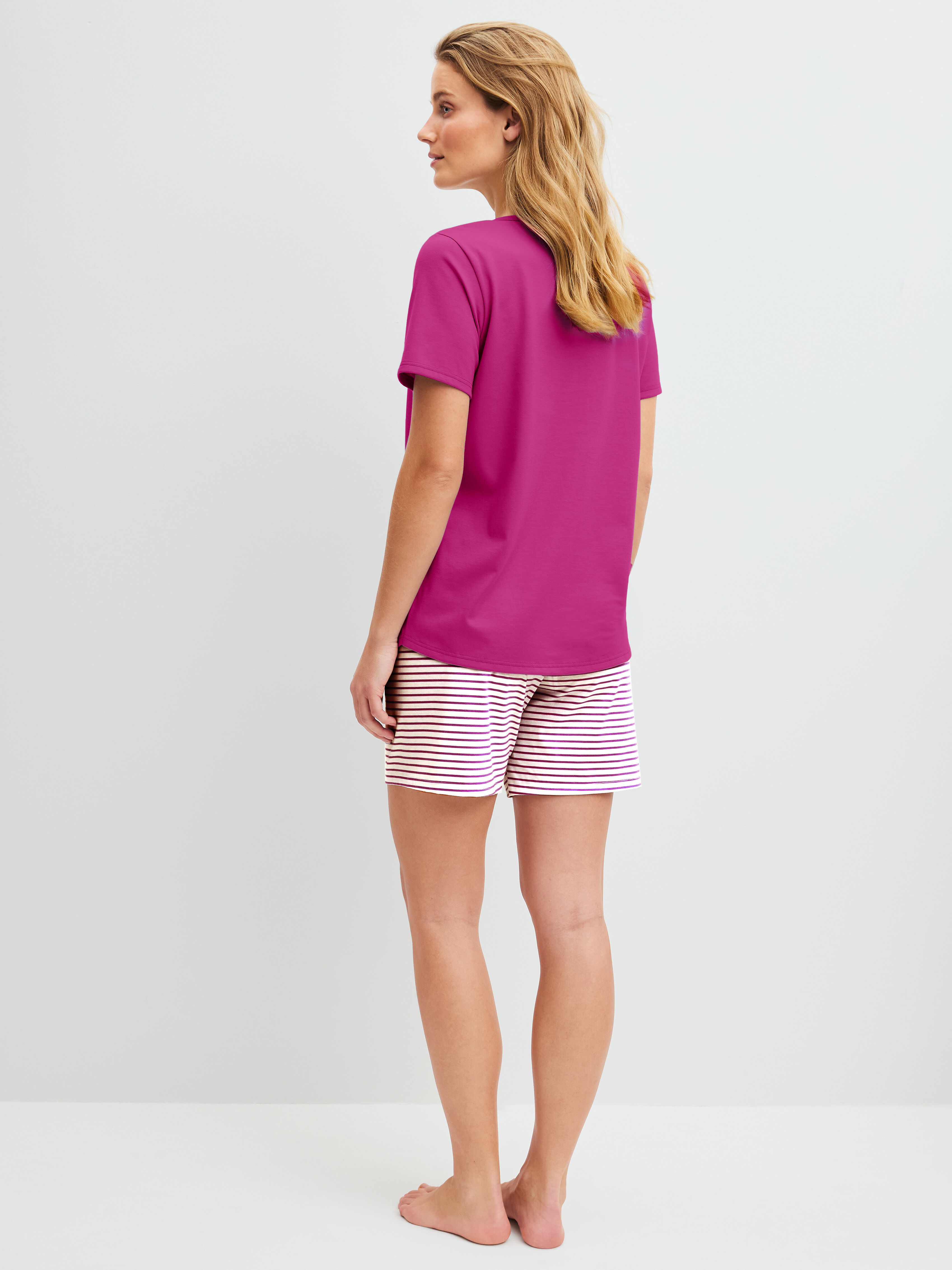 Shorty CALIDA, Damen, Gr. M (44/46), pink (very berry), Single Jersey, Obermaterial: 100% Baumwolle, bequem kurz, Rundhals, Homewear-Sets Shorty, mit Rundhalsausschnitt, Hose mit Streifen very berry M (44/46)