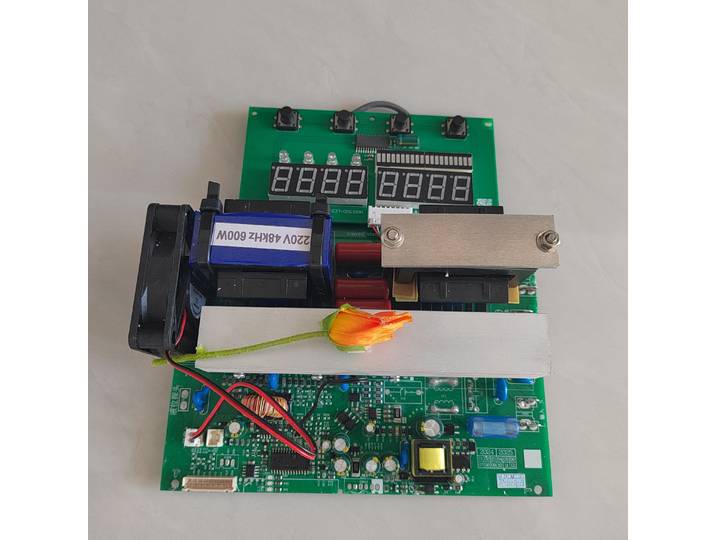 contrôle ultrasonique de carte PCB numérique de 28KHZ 400W pour l'équipement de nettoyage ultrasonique