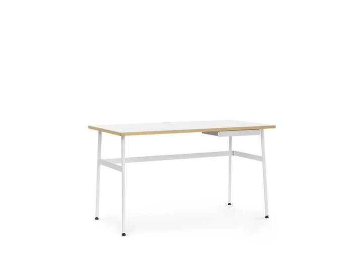 Normann Copenhagen Bureau Journal stratifié blanc, pieds en acier blanc et tiroir