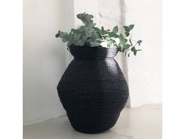 Jarre en mendong teinté noir tressé H50 cm Sumba
