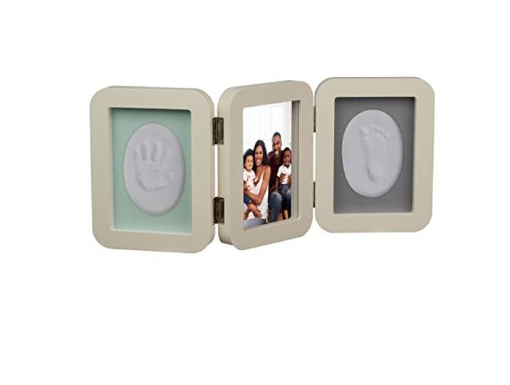 Relaxdays Lot cadre photo et moulage pour bébé\, empreinte main\, pied et 1 photo\, H x L : 21 x 49 cm\, crème