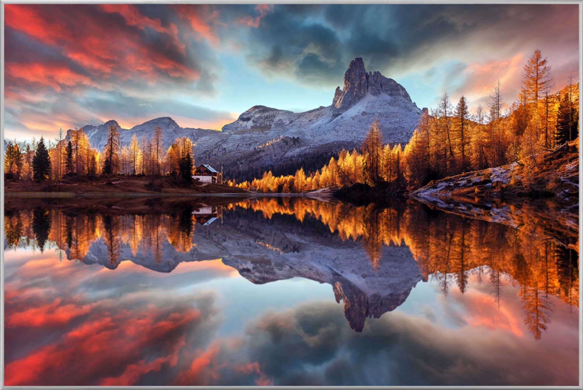 image LAND Spiegelnde Berge im Sonnenaufgang