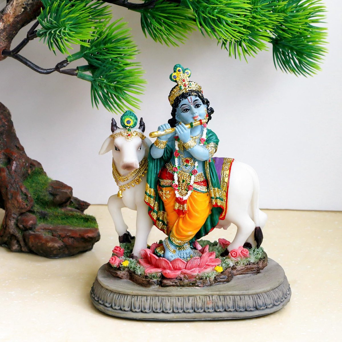 Dailygoods Standbeeld Heer Krishna - Handgeschilderd Polystone Beeld voor Thuis of Tempel - Hoogte: 14,5 cm