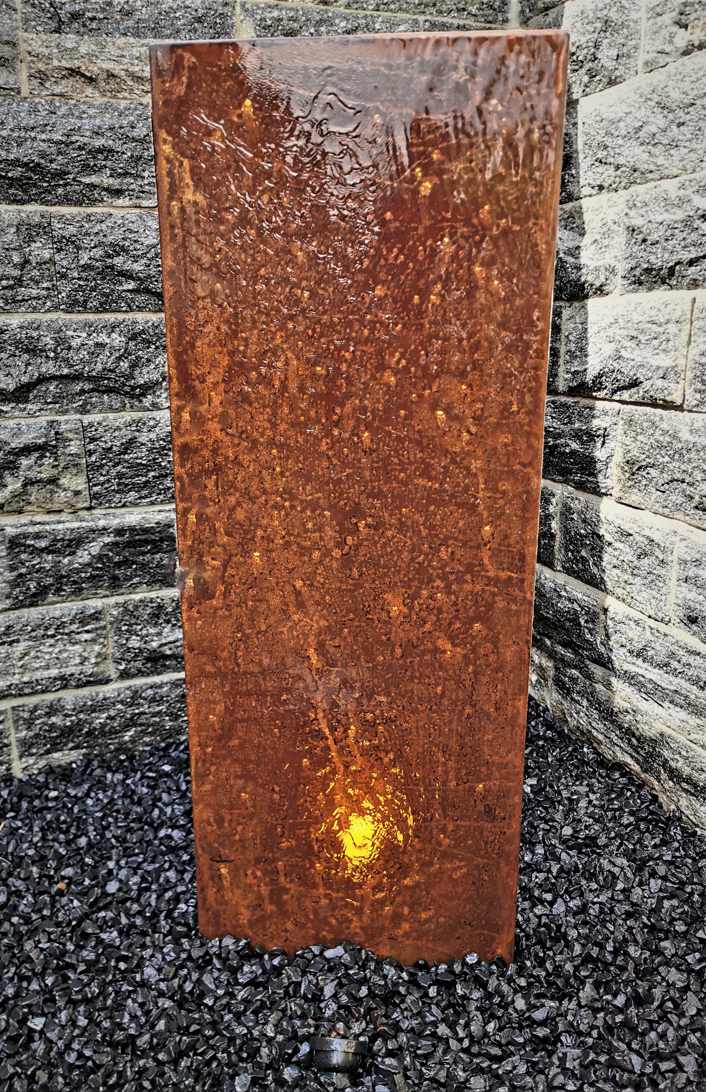 Wasserwand Husum groß aus Cortenstahl mit LED-Strahler ohne Becken Cortenwand