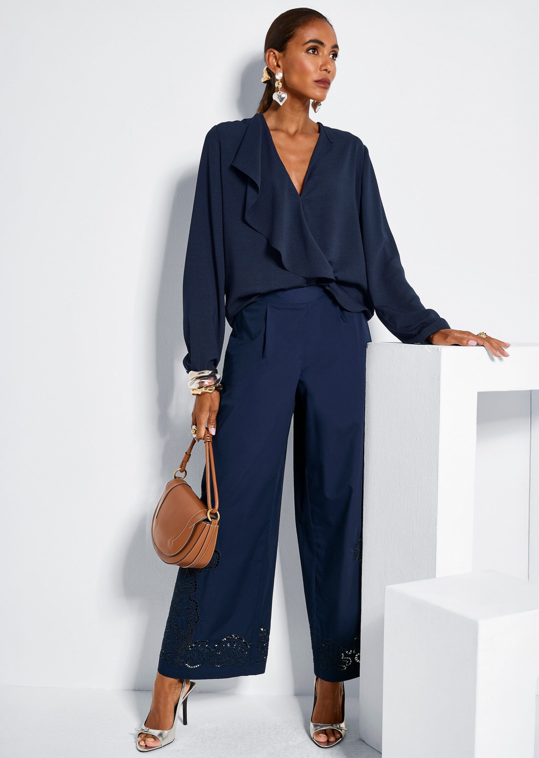 Culotte MADELEINE "Culotte Sommerhose mit Lochstickerei", Damen, Gr. 21, N + K Gr, blau (marine), Obermaterial: 100% Baumwolle CO., Modern, weit, Hosen Culotte, Weite Hose mit Lochstickerei