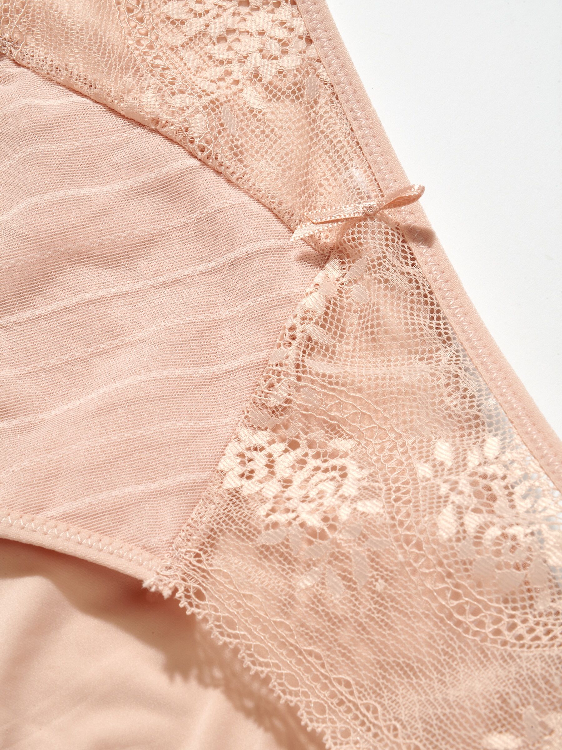 Slip PASSIONATA "MADDIE", Damen, Gr. 36, Tüll, beige (soft pink), Tüll, Obermaterial: 78% Polyamid, 22% Elasthan, körpernah, Unterhosen Slip, florale Spitze, Microfaser, elastischer Bund