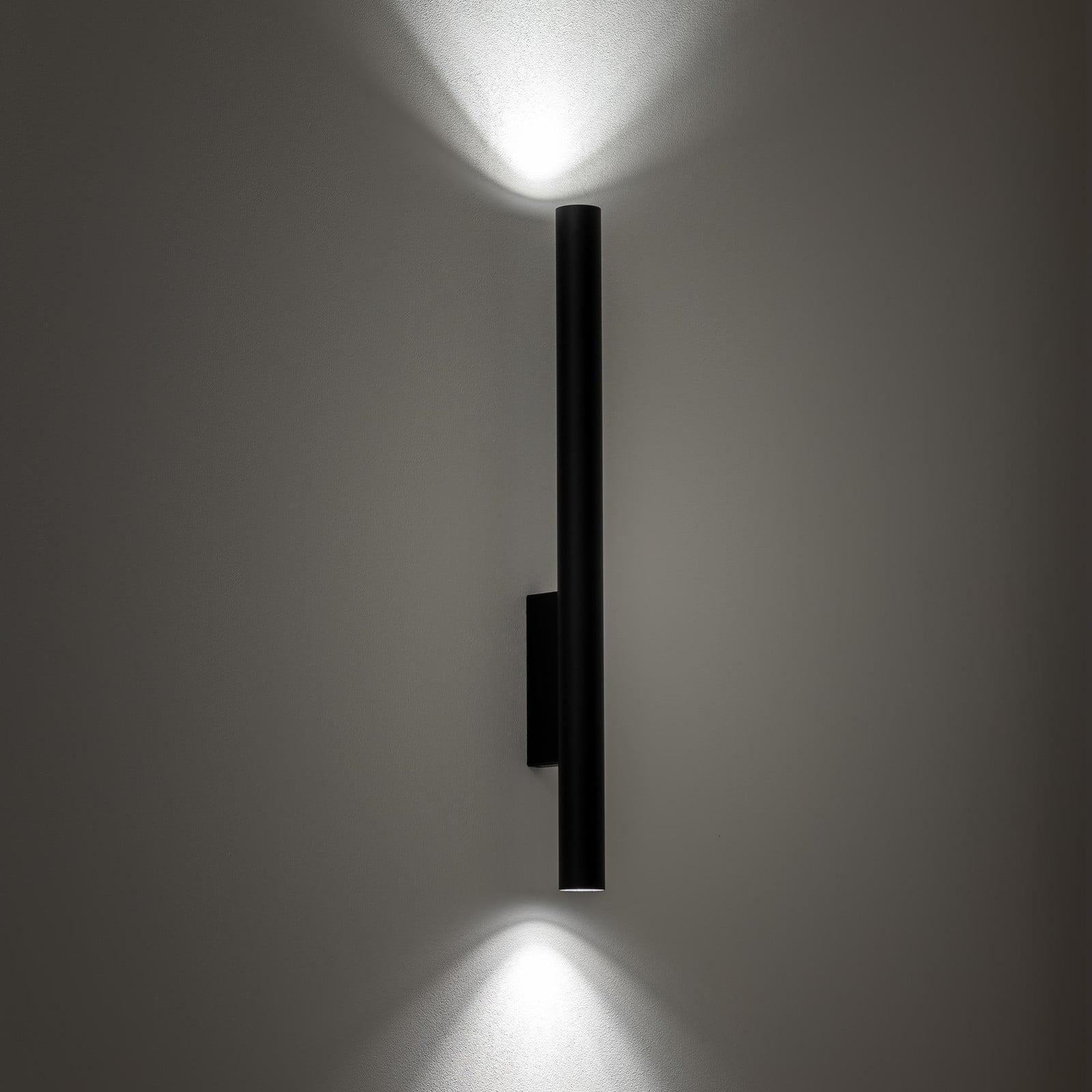Lyora Zwarte wandspot Fourty XL up & down met LED en dimbare GU10 optie
