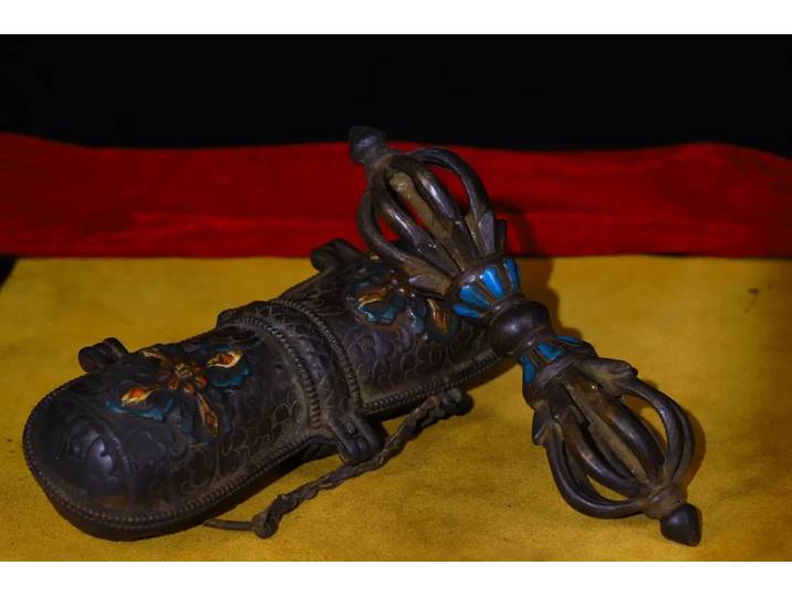 Collection de temple tibétain de 4 pouces, vieux Bronze peint, cinabre, neuf actions, coffret Vajra, ornements Dharma, maison de ville, exorcisme