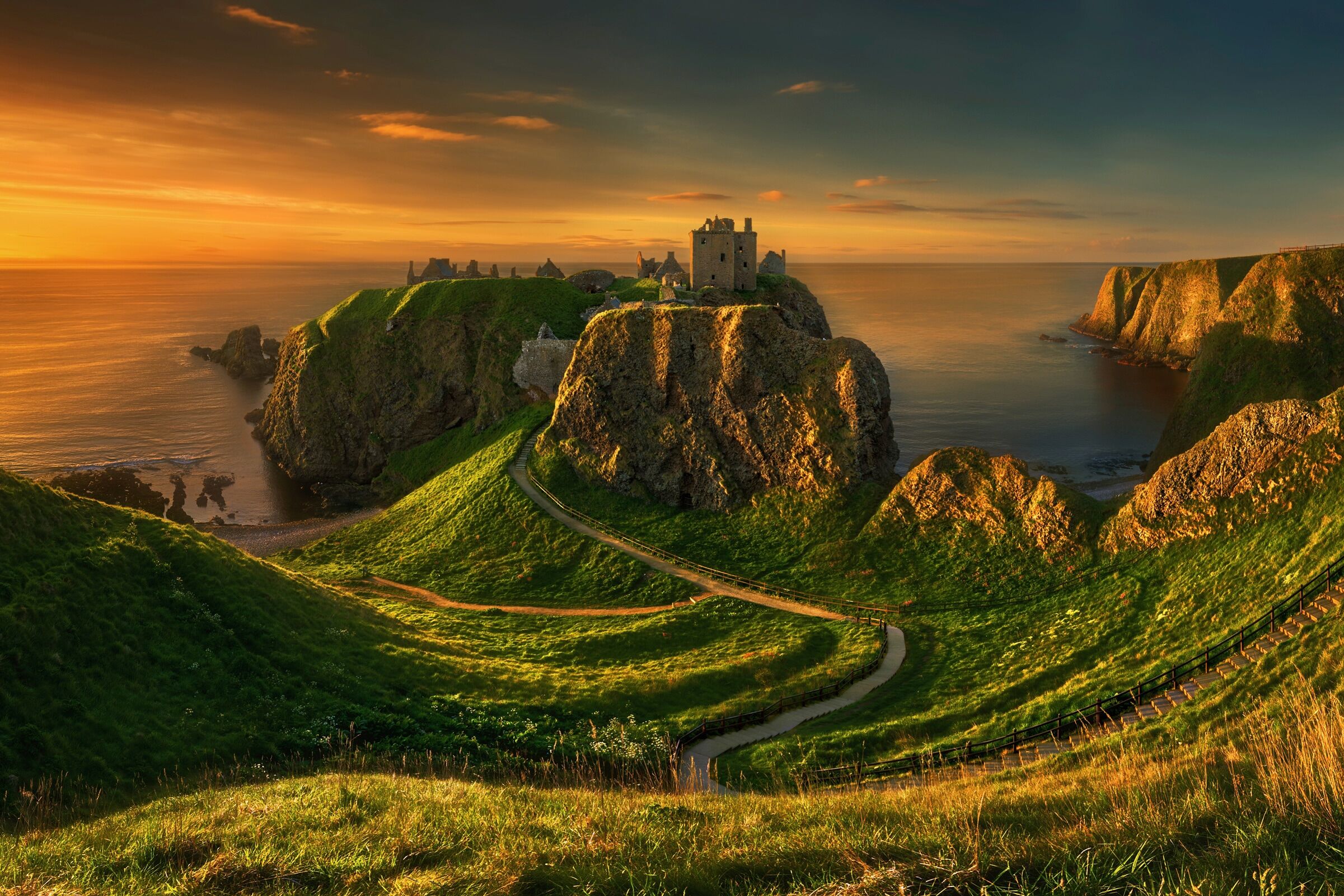 Fototapete PAPERMOON "Photo-Art KRZYSZTOF BROWKO, DUNNOTTAR", bunt, B:2,5m L:1,86m, Vlies, Tapeten, Fototapete bunt B/L: 2,5m x 1,86m, Bahnen: 5 Stk.