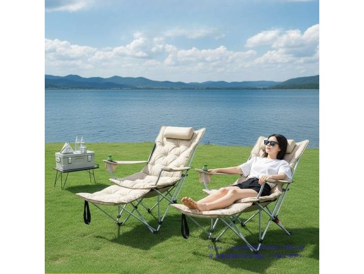 Chaise lune pliante portable avec accoudoirs épaissis, monochrome, pour camping, extérieur, bureau, pause déjeuner, plage