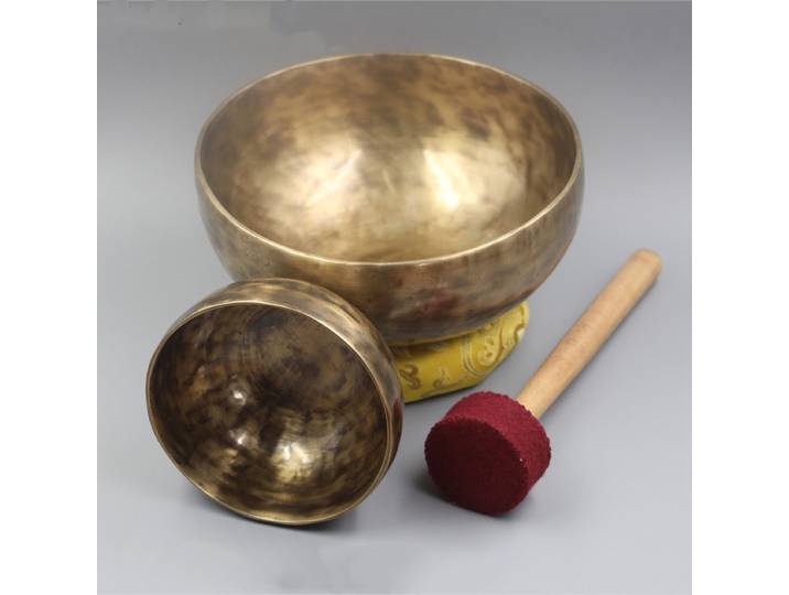 Bol en laiton fait à la main au népal, rituel 4, carillon en cuivre pour thérapie musicale, bol chantant tibétain (y compris les bâtons et les tapis)