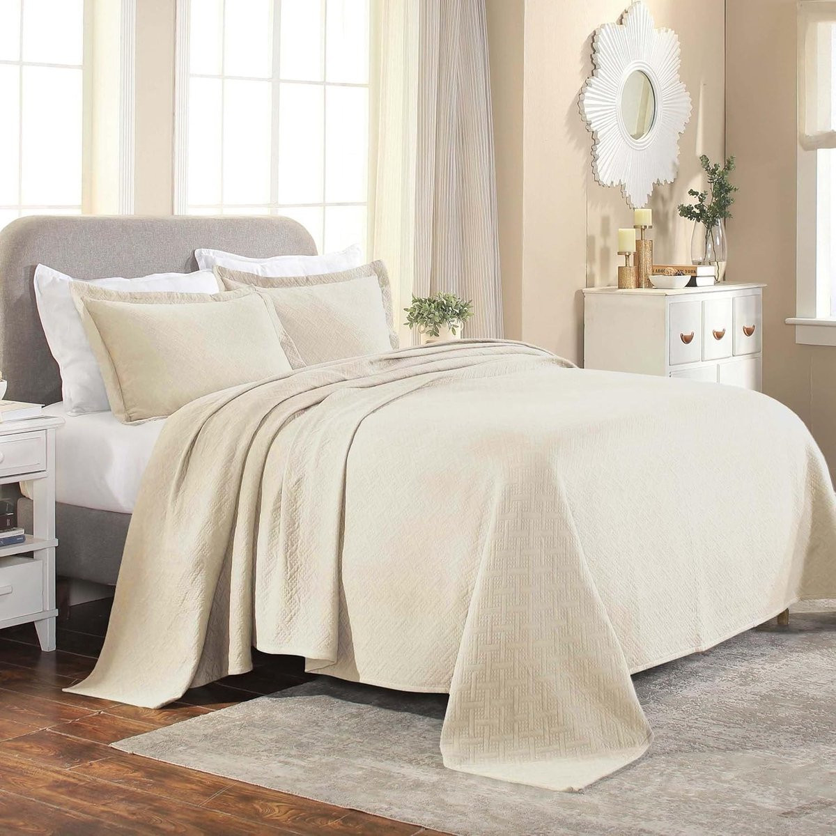Omgoods Jacquard Bedsprei in Ivoor met Kussenslopen
